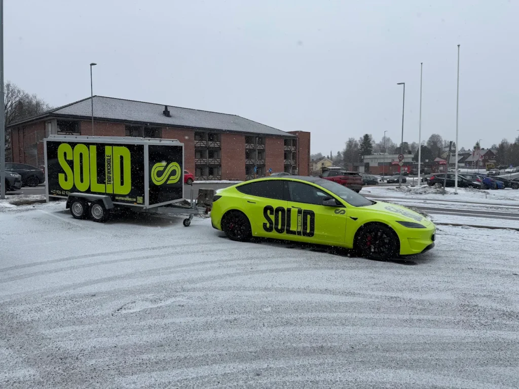 Perosnbil BE lappen i ski