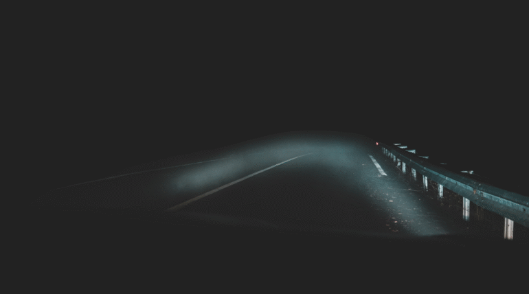 Dette lærer du på mørkekjøring hos kjøreskole i Ski